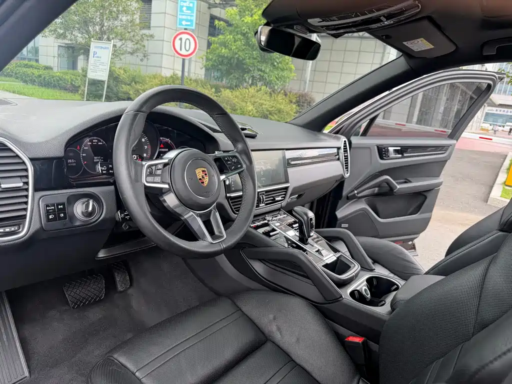 Porsche Cayenne 2018 — фото 10