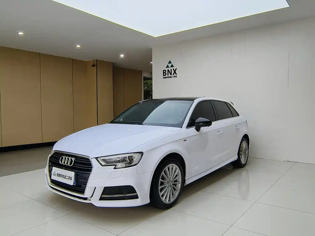 Audi A3 2018 — фото 1