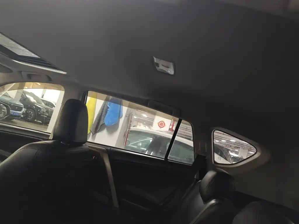 Toyota RAV4 2016 — фото 19
