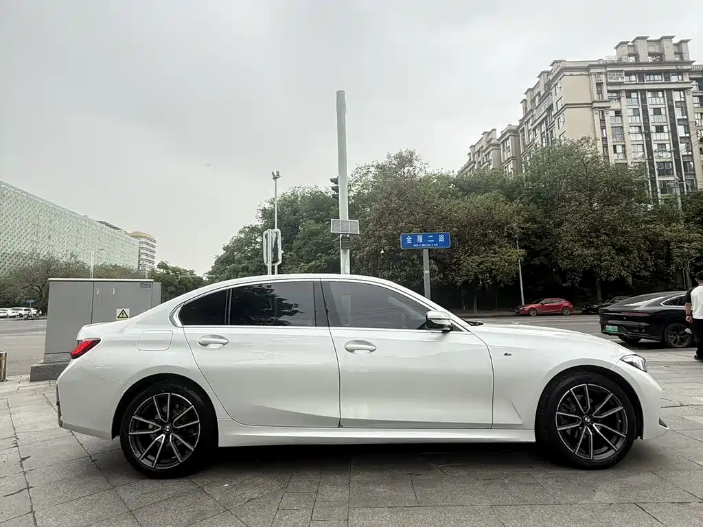BMW 3 Series 2023