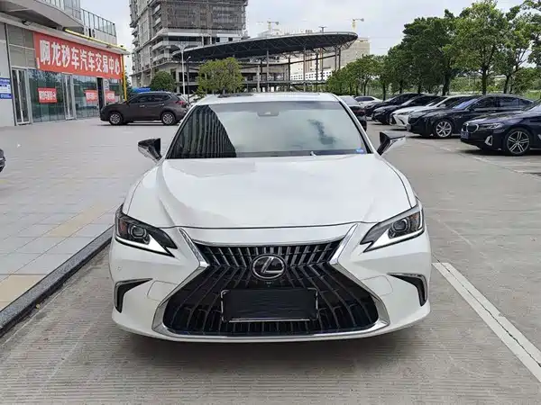 Lexus ES 2024