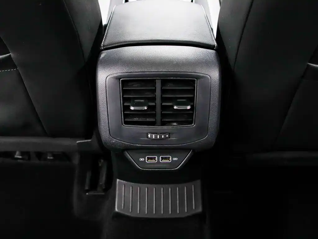 Volkswagen T-Roc 2023 — фото 16
