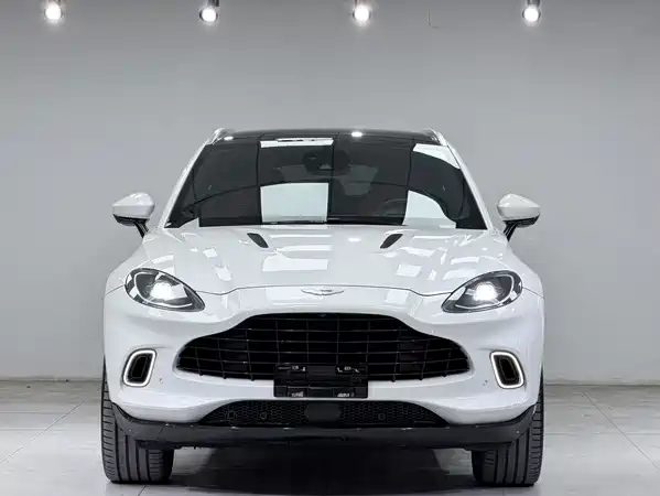 Aston Martin DBX 2022
