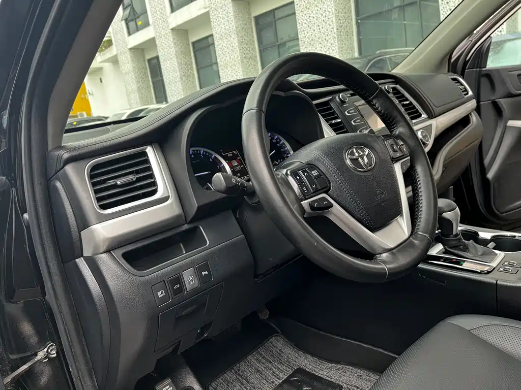 Toyota Highlander 2020 — фото 10