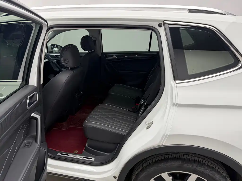 Volkswagen Tiguan L 2023 — фото 16
