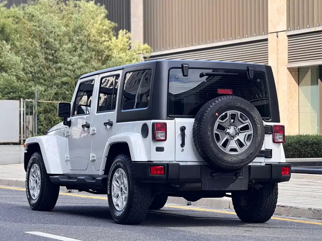 Jeep Wrangler 2016 — фото 4