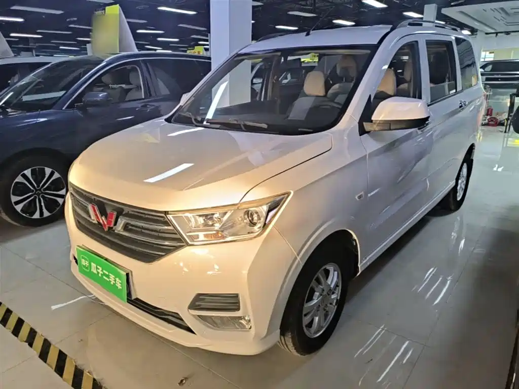 Wuling Hongguang 2019 — фото 1