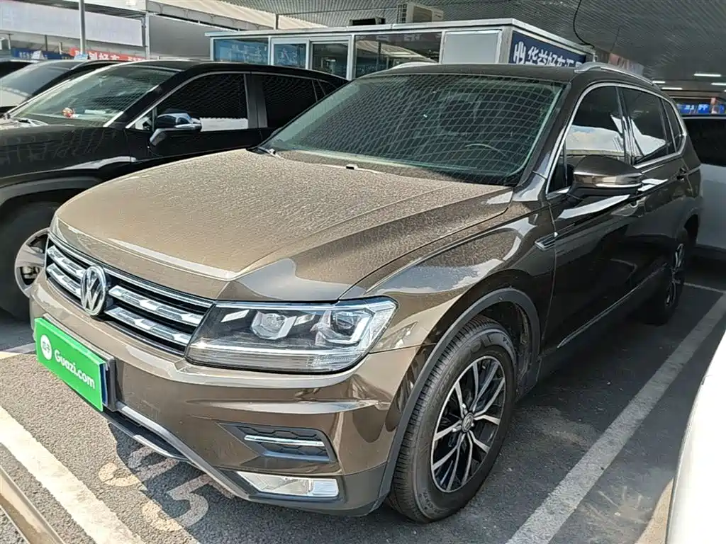 Volkswagen Tiguan L 2017 — фото 1