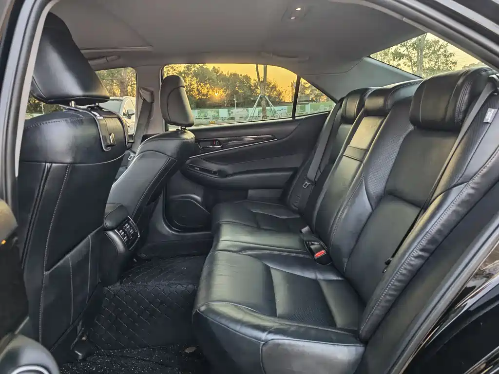 Toyota Crown 2019 — фото 17