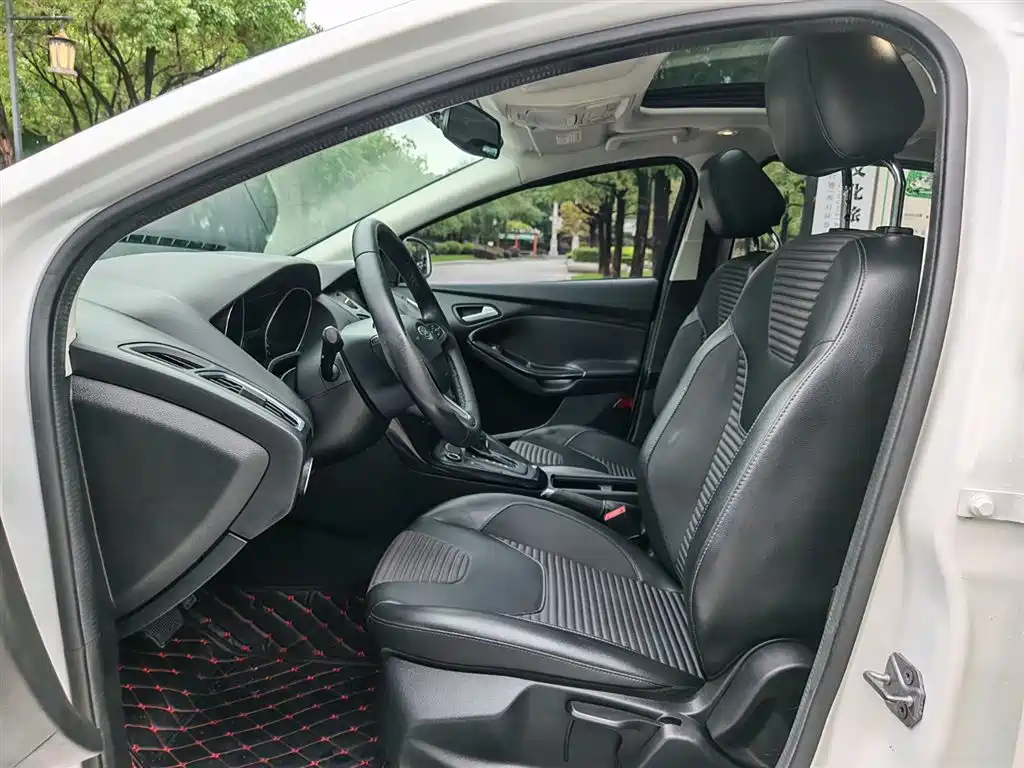 Ford Focus 2019 — фото 11