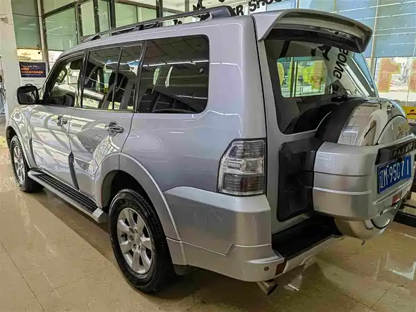 Mitsubishi Pajero 2015