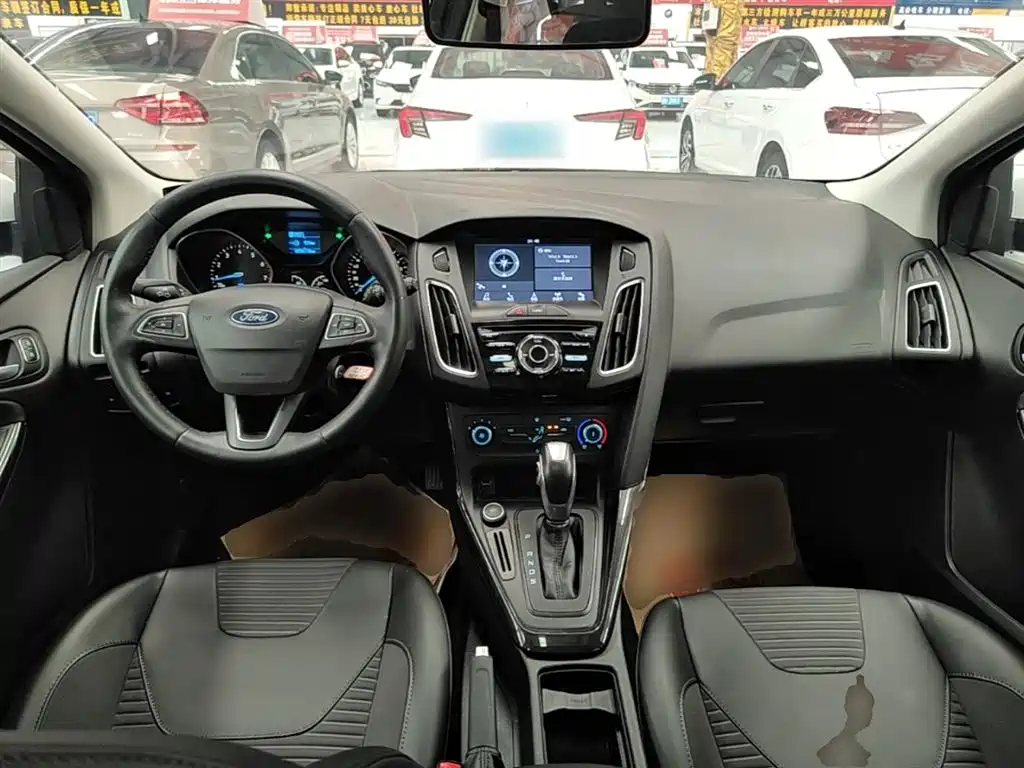 Ford Focus 2019 — фото 10