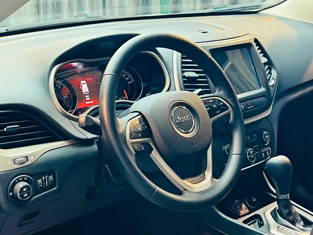 Jeep Cherokee 2016 — фото 14