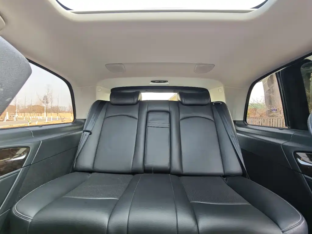 Mercedes-Benz V-Class 2018 — фото 17