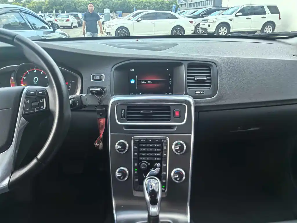 Volvo S60 2015 — фото 12