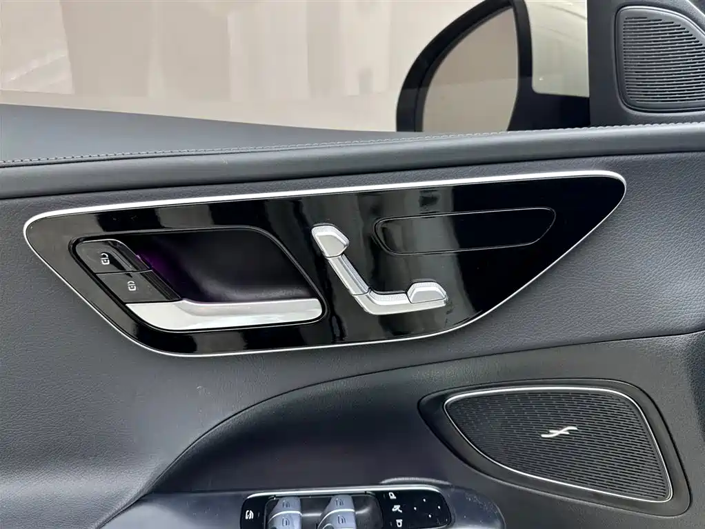 Mercedes-Benz C-Class 2024 — фото 15