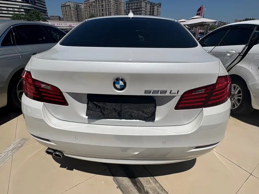 BMW 5 Series 2016 — фото 16