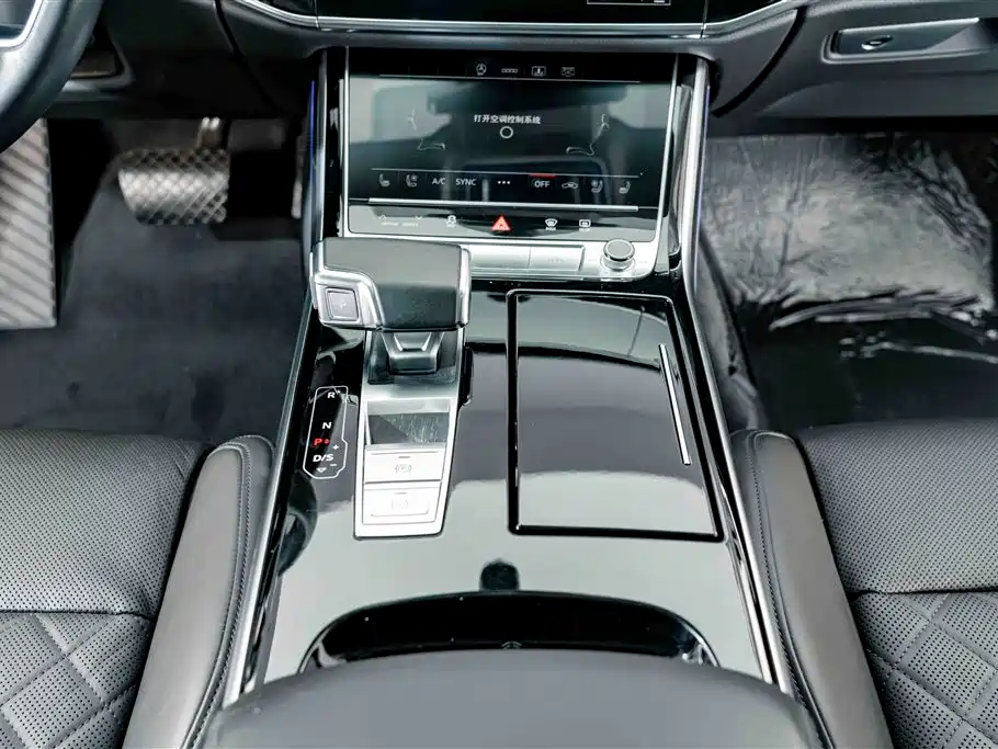 Audi A8 2021 — фото 13