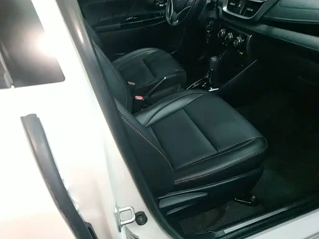 Toyota Yaris L 2021 — фото 25