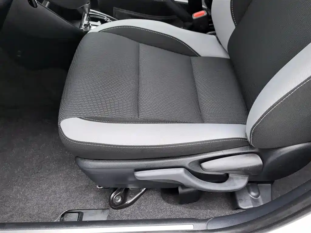 Toyota Yaris L 2023 — фото 20