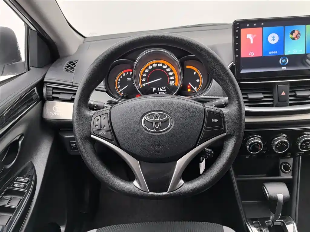 Toyota Yaris L 2023 — фото 11