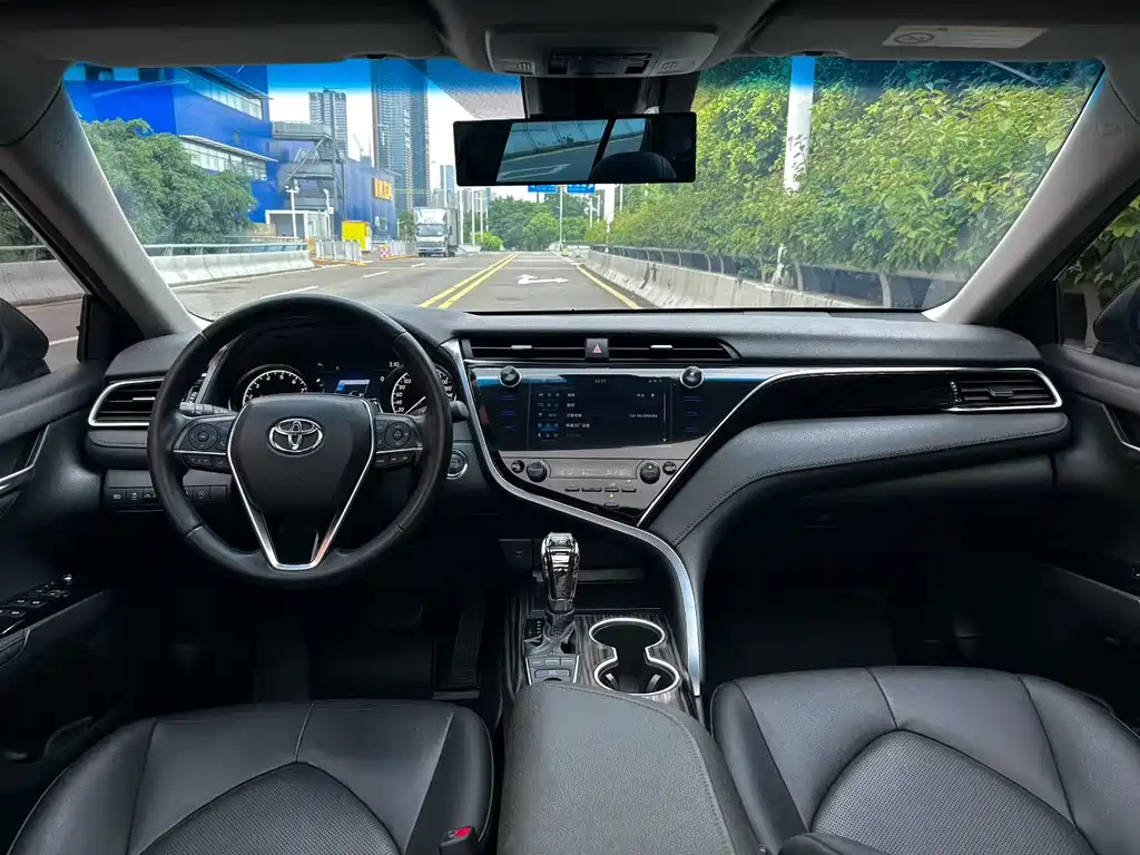 Toyota Camry 2020 — фото 5