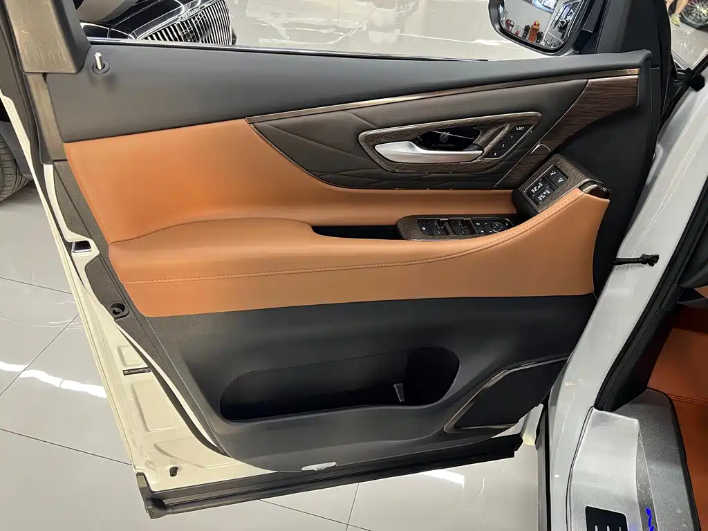 Toyota Alphard 2024 — фото 19