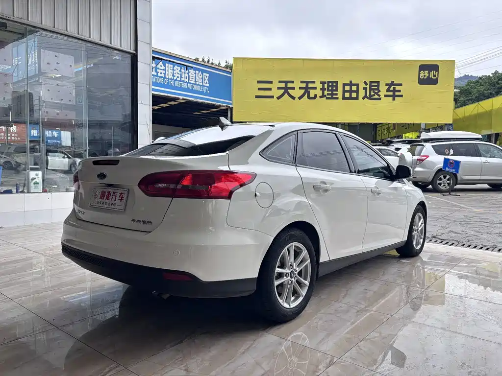 Ford Focus 2018 — фото 11