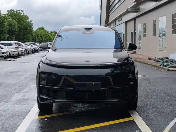 Li Auto L8 2025