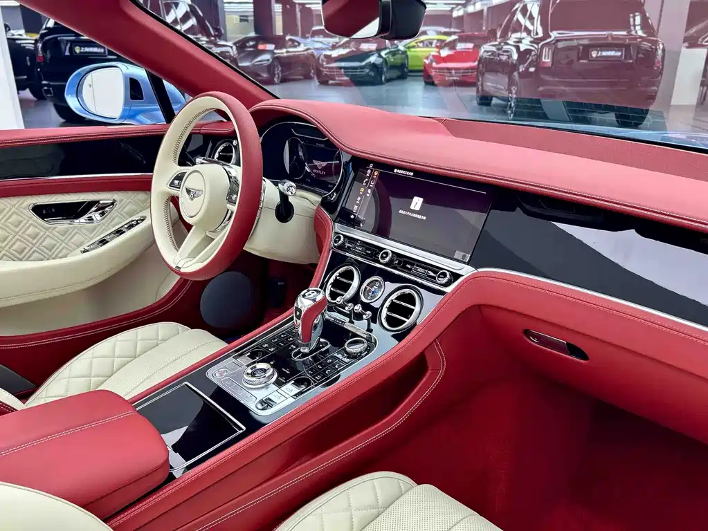 Bentley Continental 2024 — фото 18