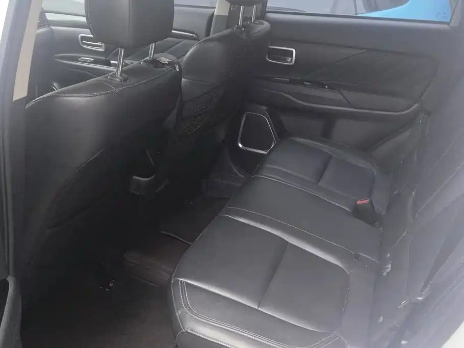 Mitsubishi Outlander 2019 — фото 11