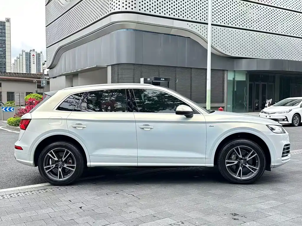 Audi Q5L 2019 — фото 4