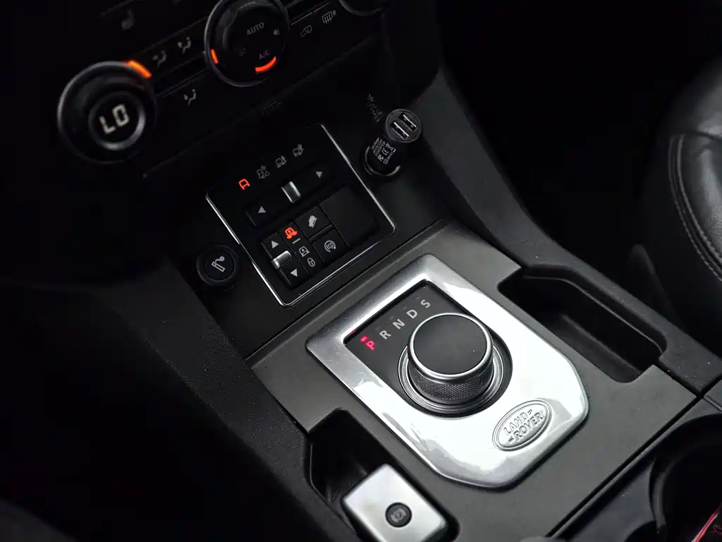 Land Rover Discovery 2016 — фото 11