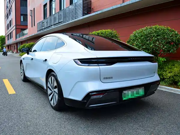 Geely Galaxy E8 2025