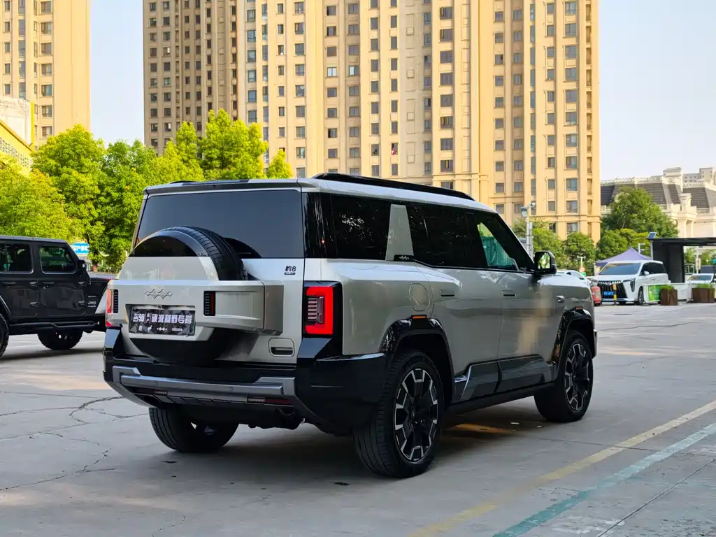 Fang Cheng Bao Leopard 8 2024