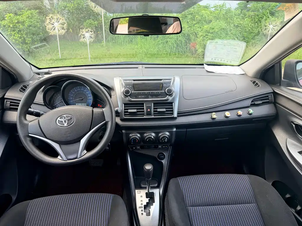 Toyota Yaris L 2014