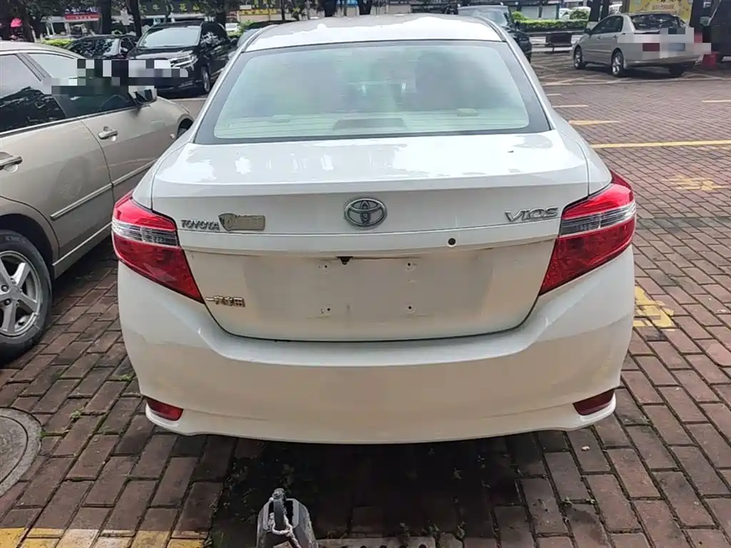 Toyota Vios 2015 — фото 6