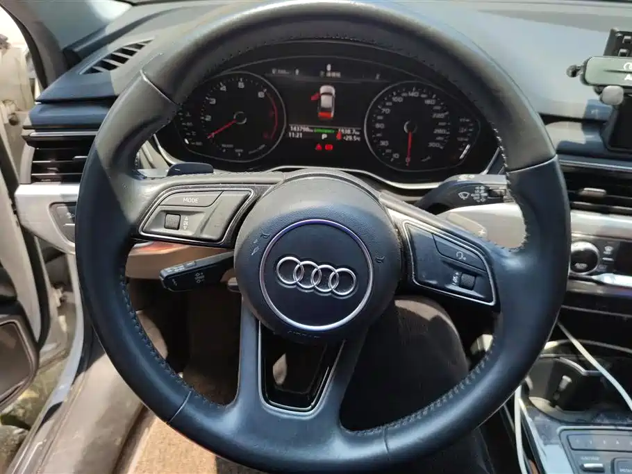 Audi A4L 2018 — фото 15