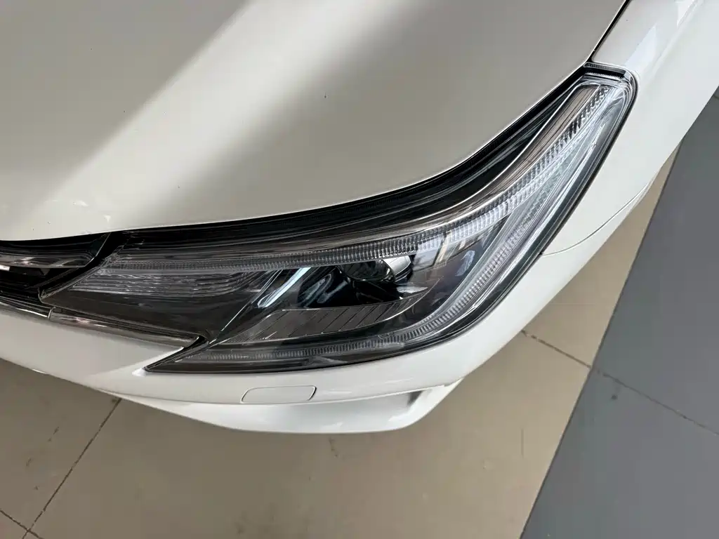 Toyota Reiz 2015 — фото 14