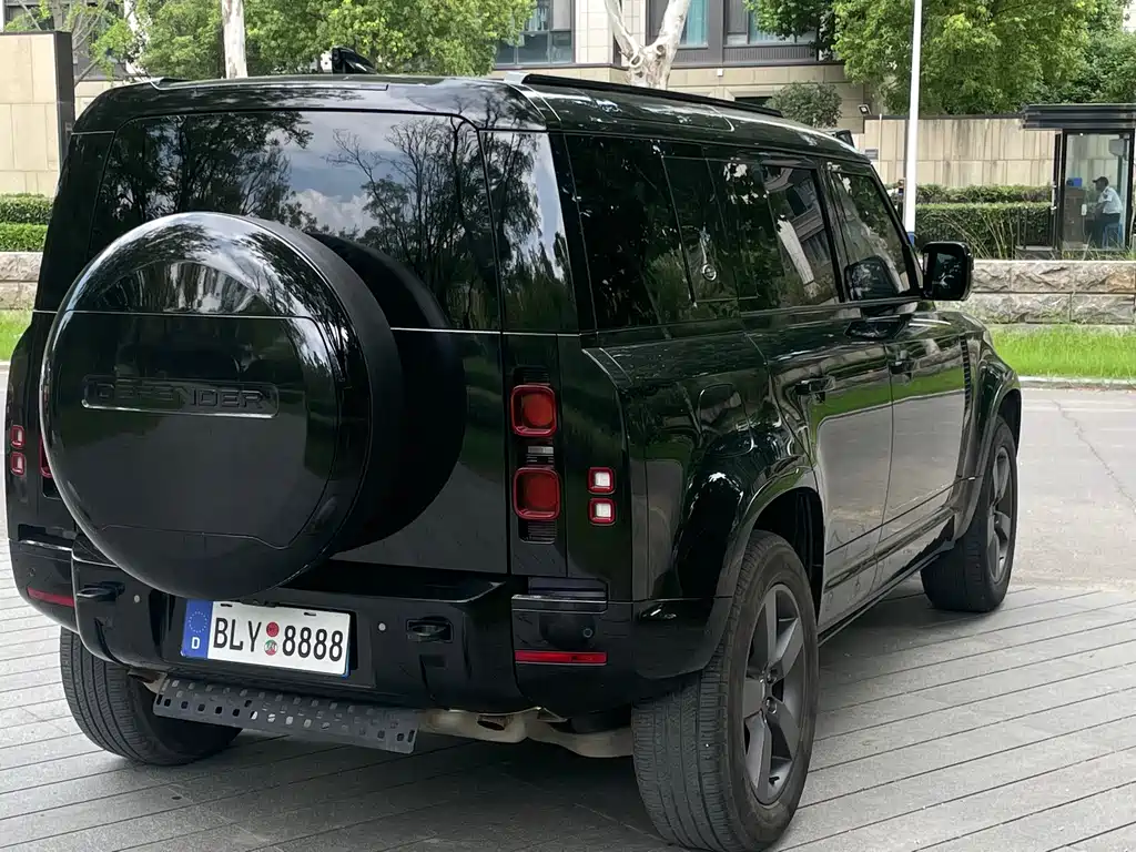 Land Rover Defender 2024 — фото 12