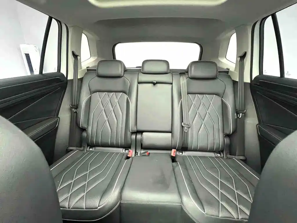 Volkswagen Tiguan L 2023 — фото 11