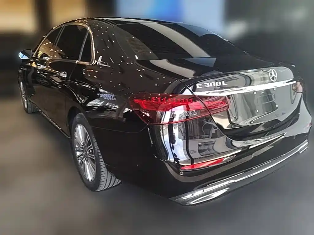Mercedes-Benz E-Class 2023 — фото 9