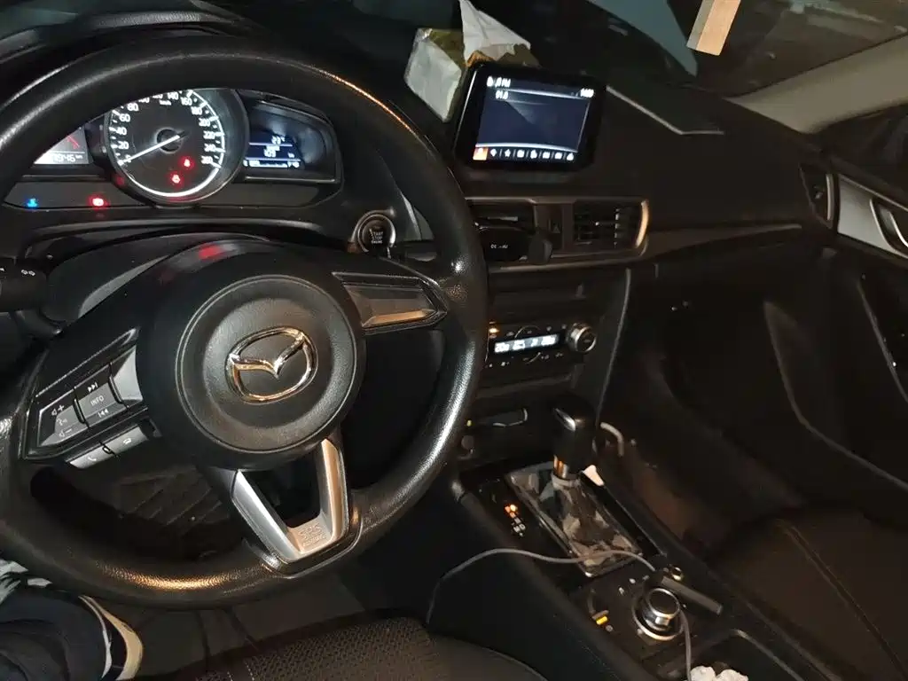 Mazda 3 Axela 2017 — фото 13