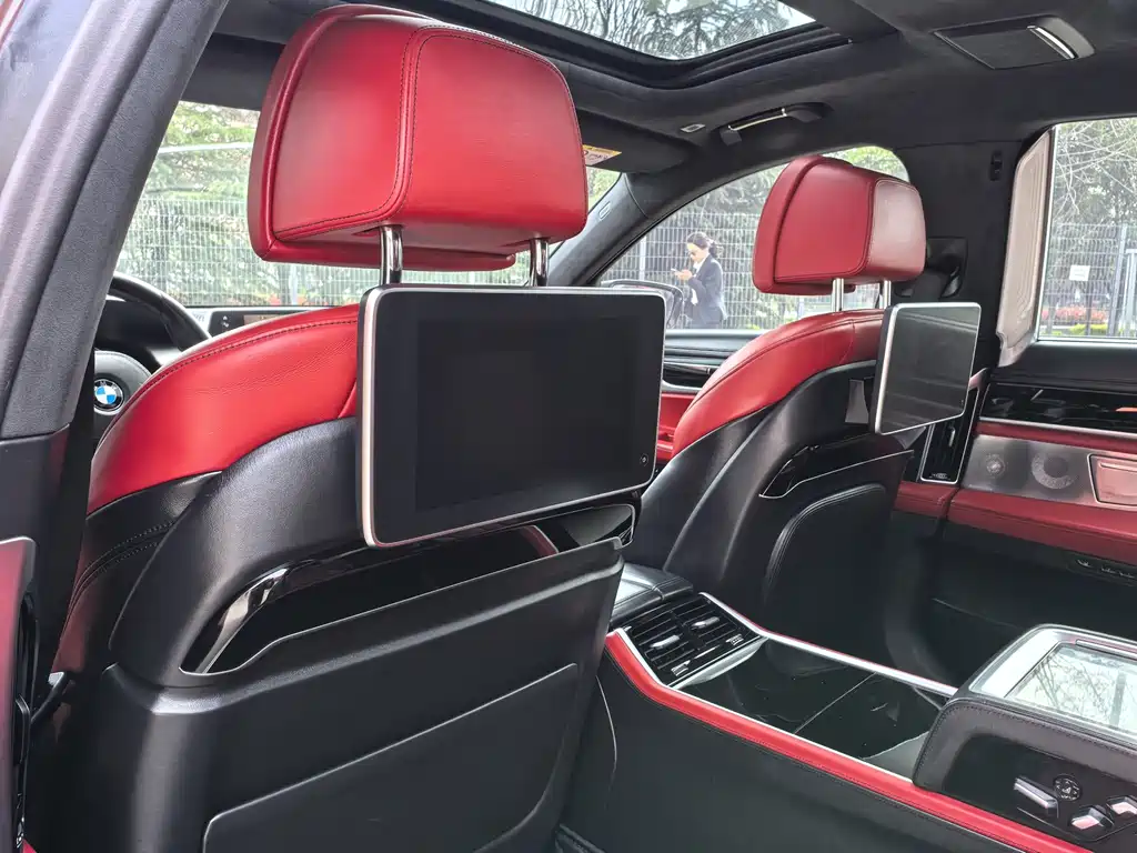 BMW 7 Series 2018 — фото 19