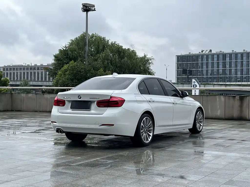 BMW 3 Series 2019 — фото 16