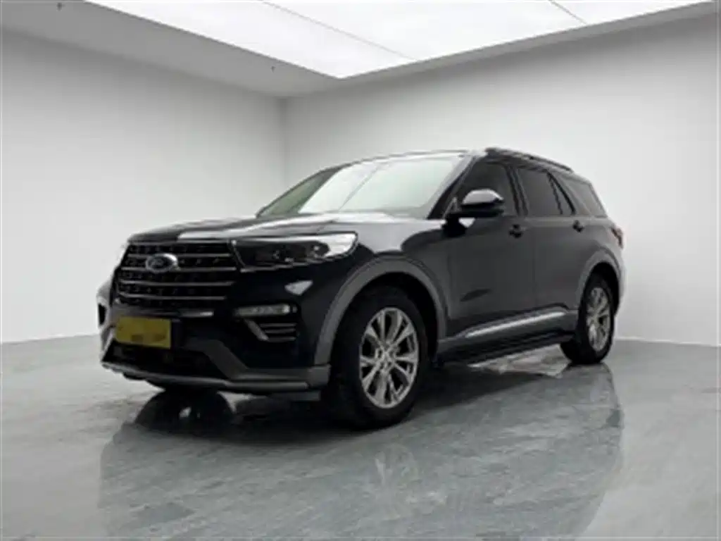 Ford Explorer 2021 — фото 1
