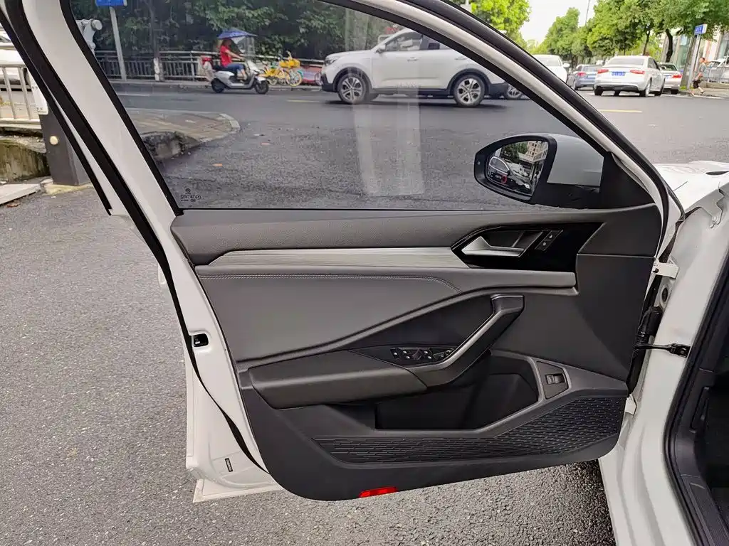 Volkswagen Sagitar 2022
