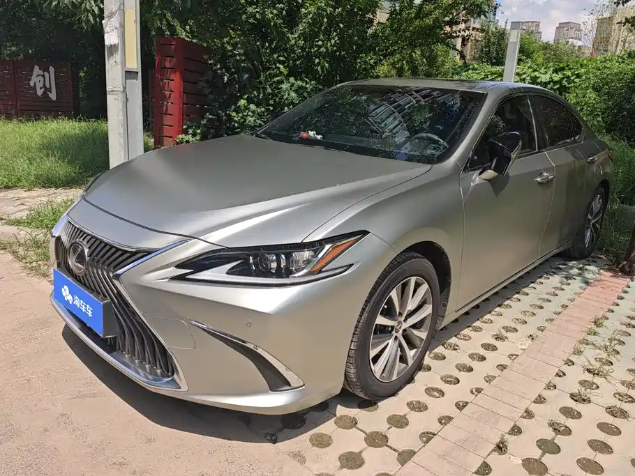 Lexus ES 2021 — фото 1