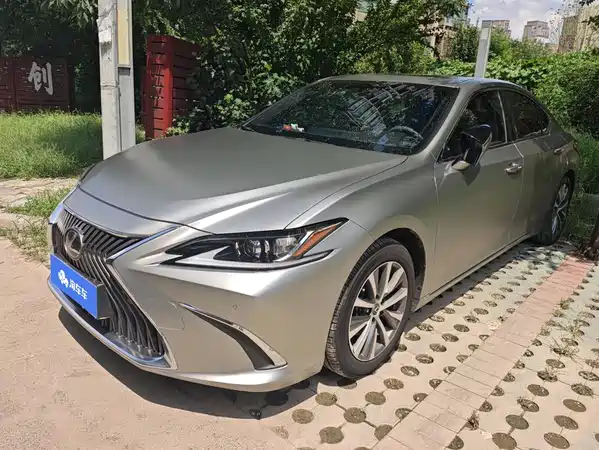 Lexus ES 2021
