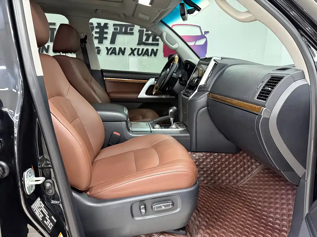 Toyota Land Cruiser 2018 — фото 10